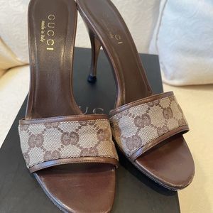 💯 Authentic Gucci sandals size 7.5